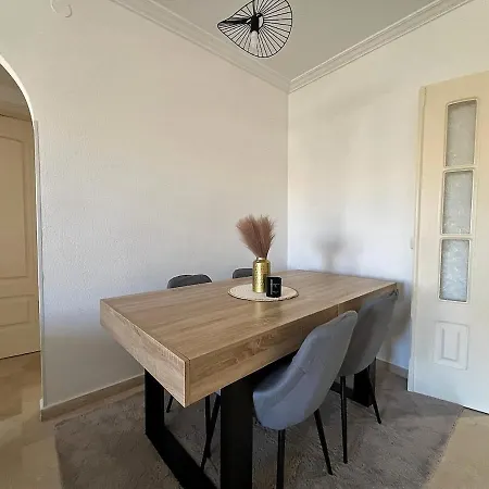 Relax With Ocean Views, Pool, And Garage Malaga