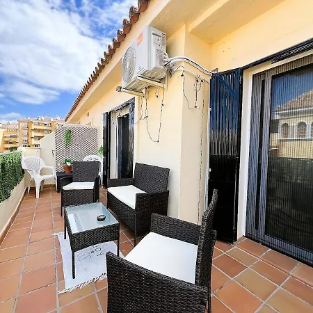 Relax With Ocean Views, Pool, And Garage Malaga